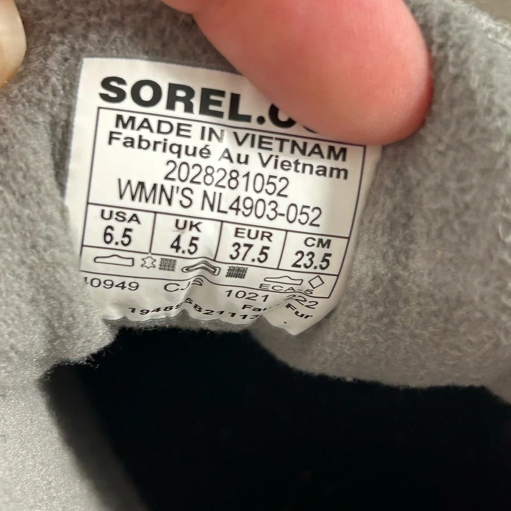 NEW Sorel Kinetic Breakthru Caribou Waterproof Boots